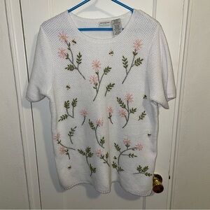 WHITE STAG Vintage Bees and Flowers Embroidered Short Sleeve Knit Sweater